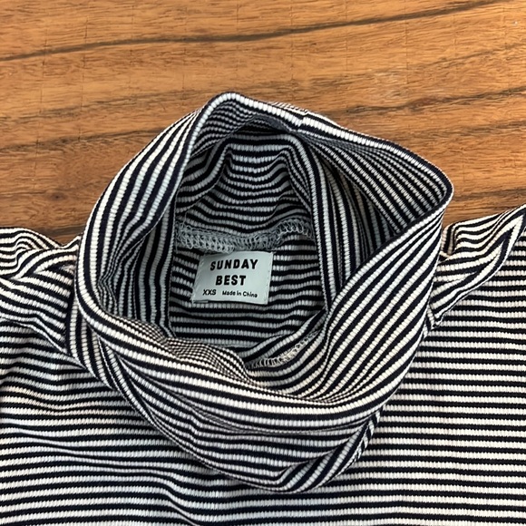 sunday best striped black and white turtle neck xxs - Picture 3 of 3